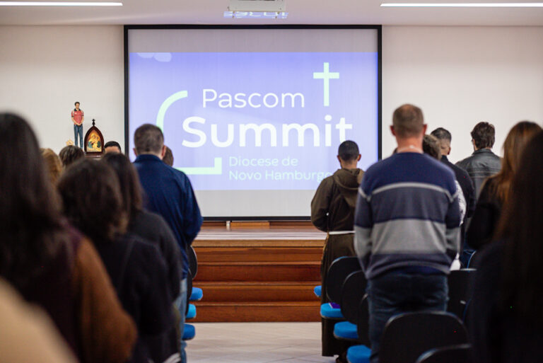 PASCOM SUMMIT – Comunicadores católicos de expressão nacional realizam formações para aplicação nas paróquias