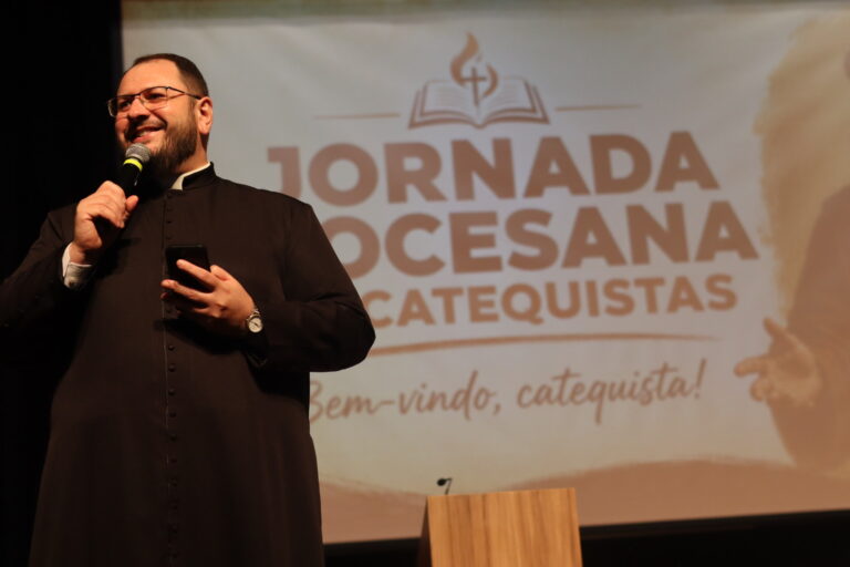 Jornada Diocesana de Catequistas reúne agentes de evangelização em dia de formação e espiritualidade