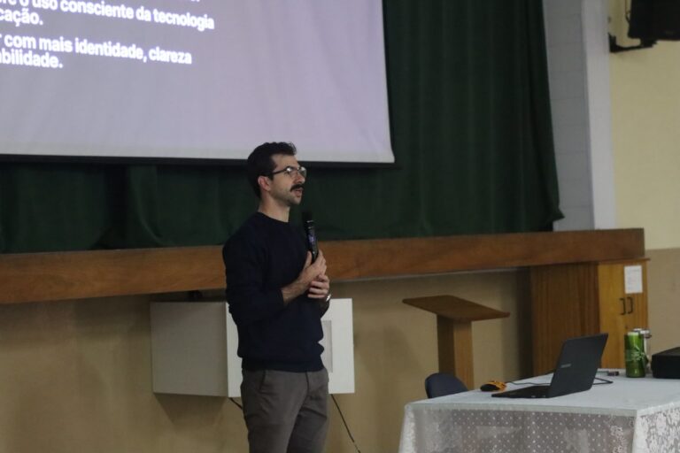 Workshop de Arte Digital reúne comunicadores em manhã de formação na Paróquia Nossa Senhora da Piedade